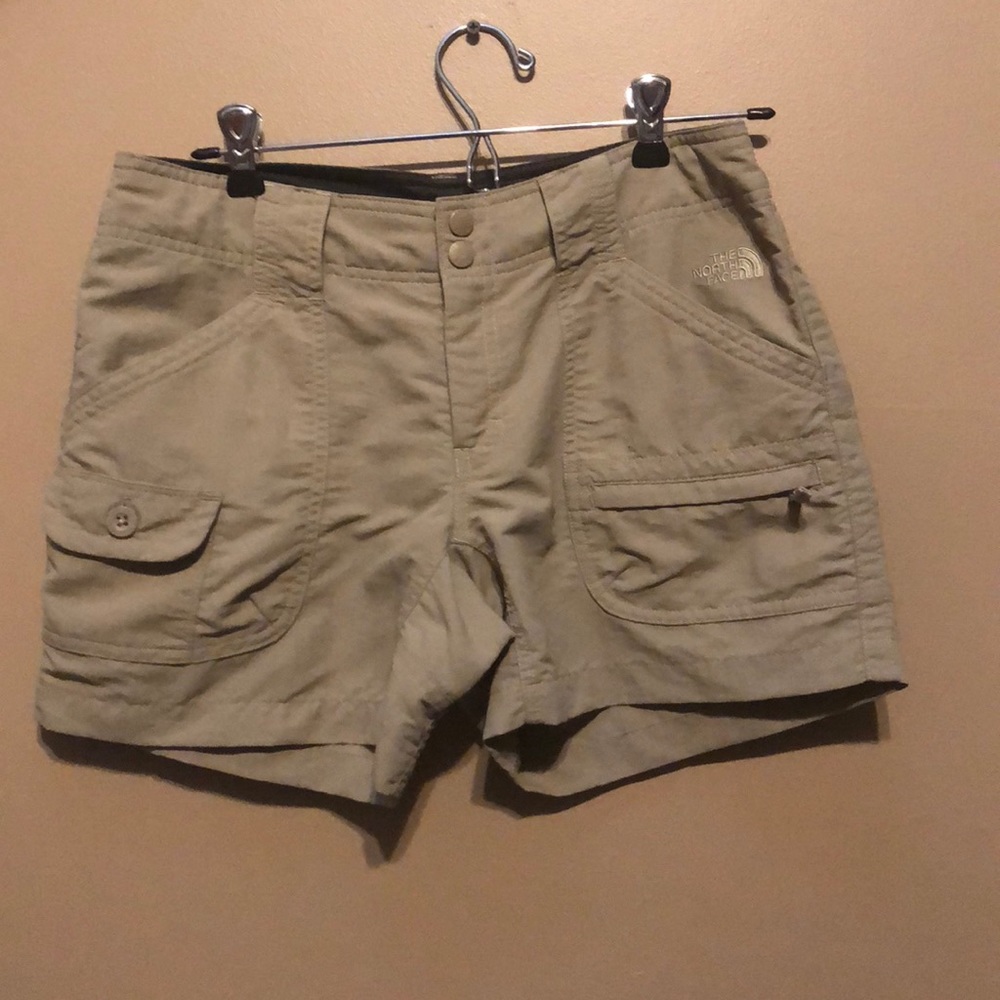 Th North Face Paramount Moraine tan shorts